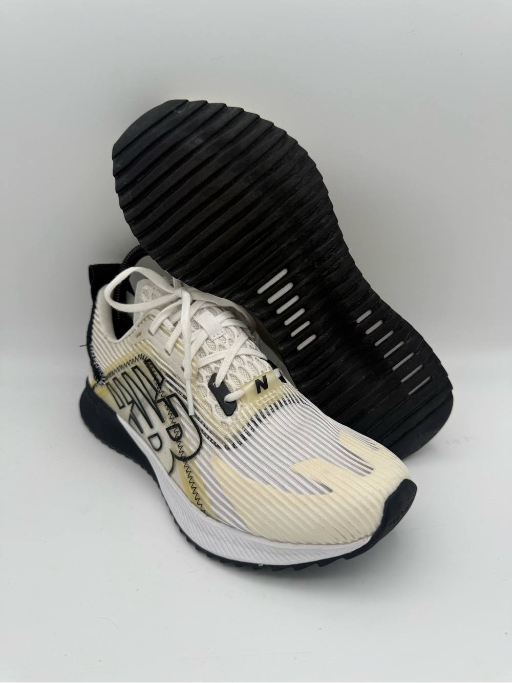 Women's New Balance FuelCell Echolucent White Black Athletic Running Shoes Sz 8